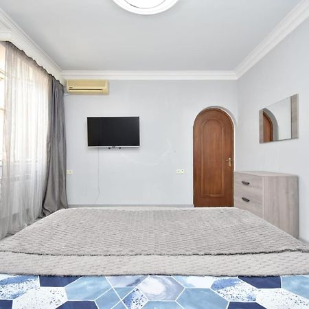 Luxury Spacious Apartment On Saryan Street.Centre Erevan Esterno foto