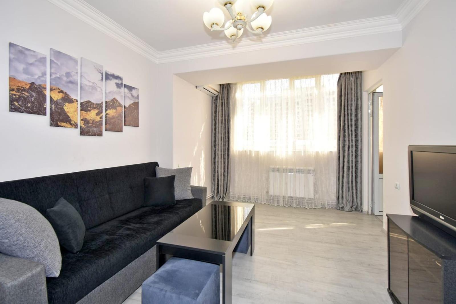 Luxury Spacious Apartment On Saryan Street.Centre Erevan Esterno foto