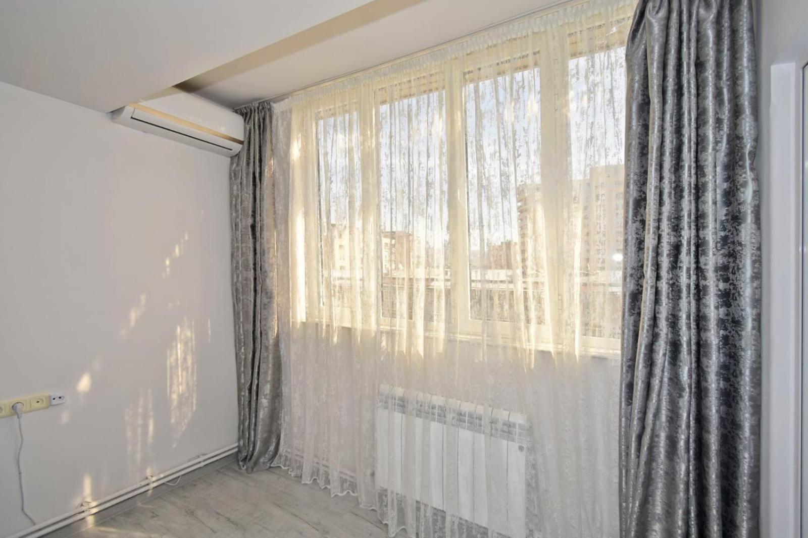 Luxury Spacious Apartment On Saryan Street.Centre Erevan Esterno foto